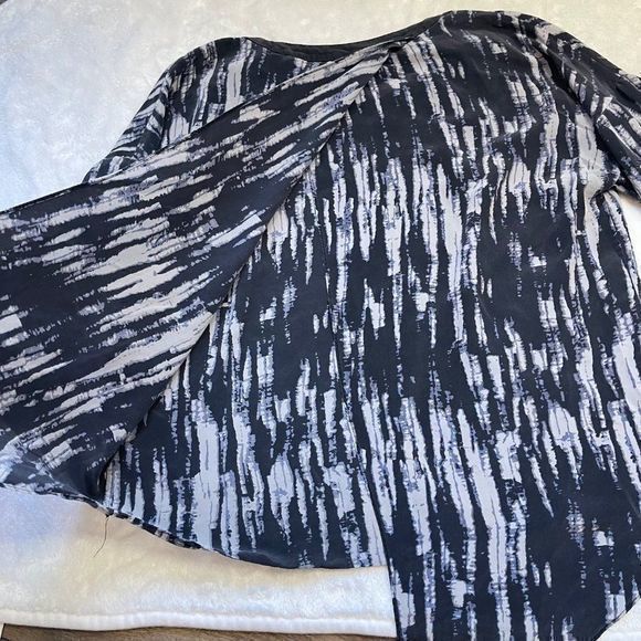 Robbi & Nikki Women's 100% Silk Watercolor Striped Design Open Back Top Size L - Picture 8 of 9